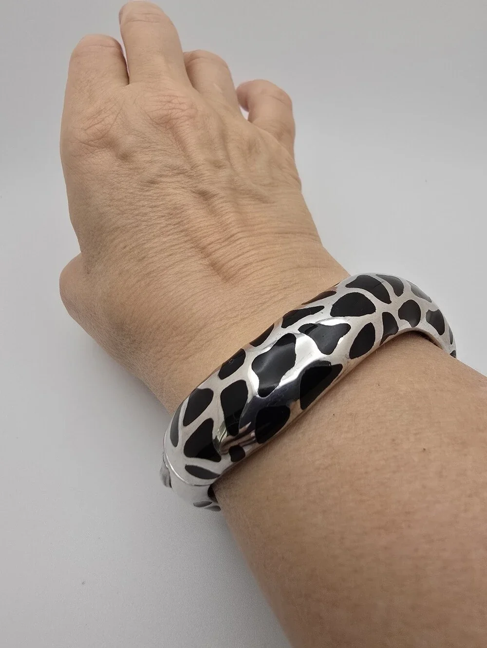 Rare $699 Signed Voreno 925 Safari Black Enamel Statement Bangle Bracelet E